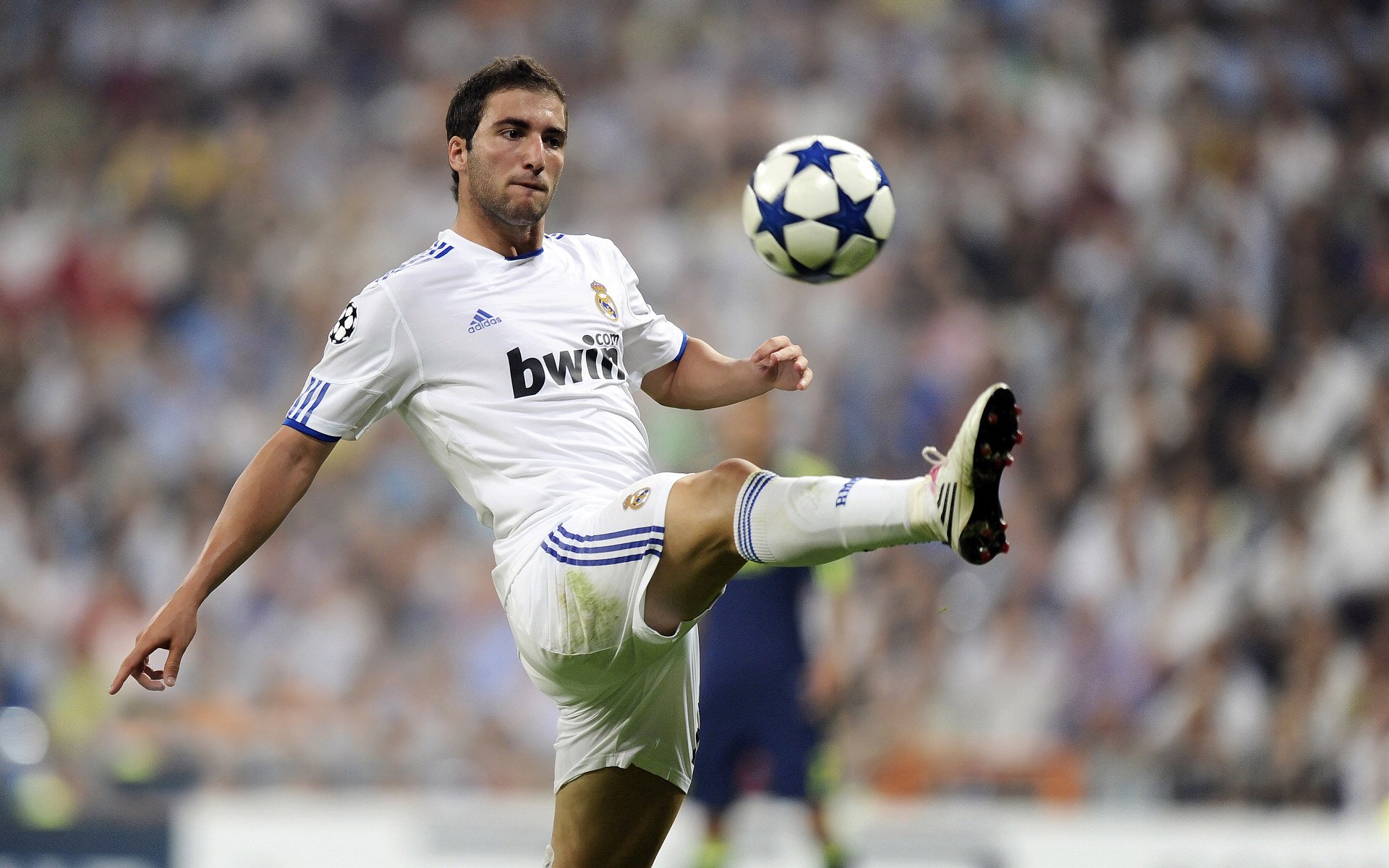 伊朗队后卫吉梅内斯在巴黎奥运会上表现出色，吉梅内斯狼队