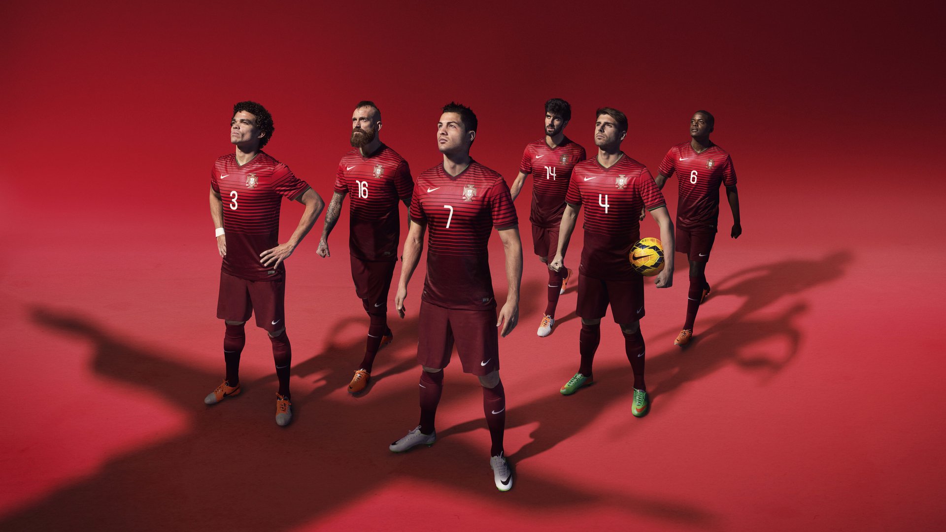 英超逆境反击,精彩瞬间点燃全场氛围,英超经典比赛