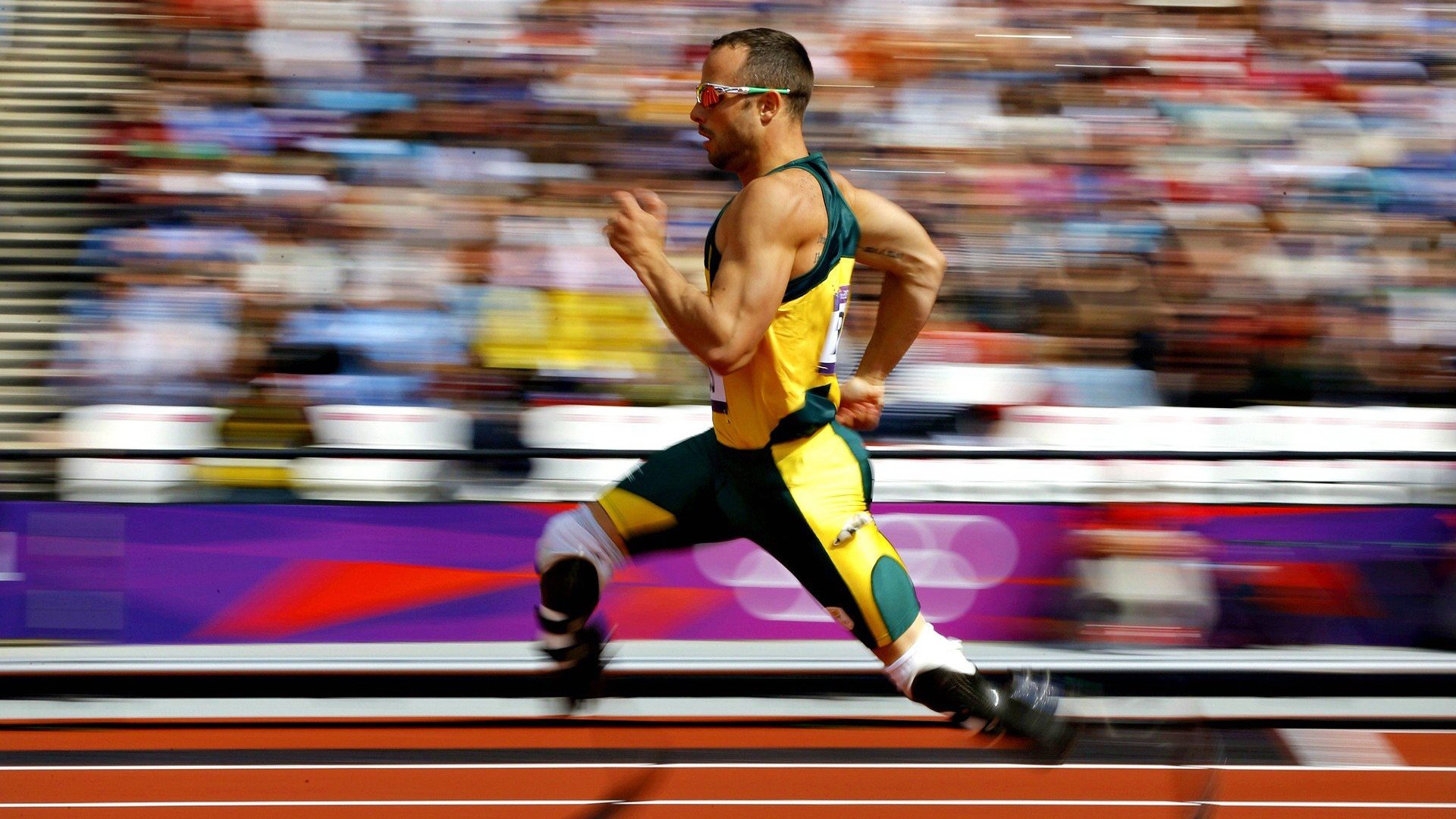 开云体育官网入口-车手专访：比赛中的关键时刻，著名汽车赛事车手